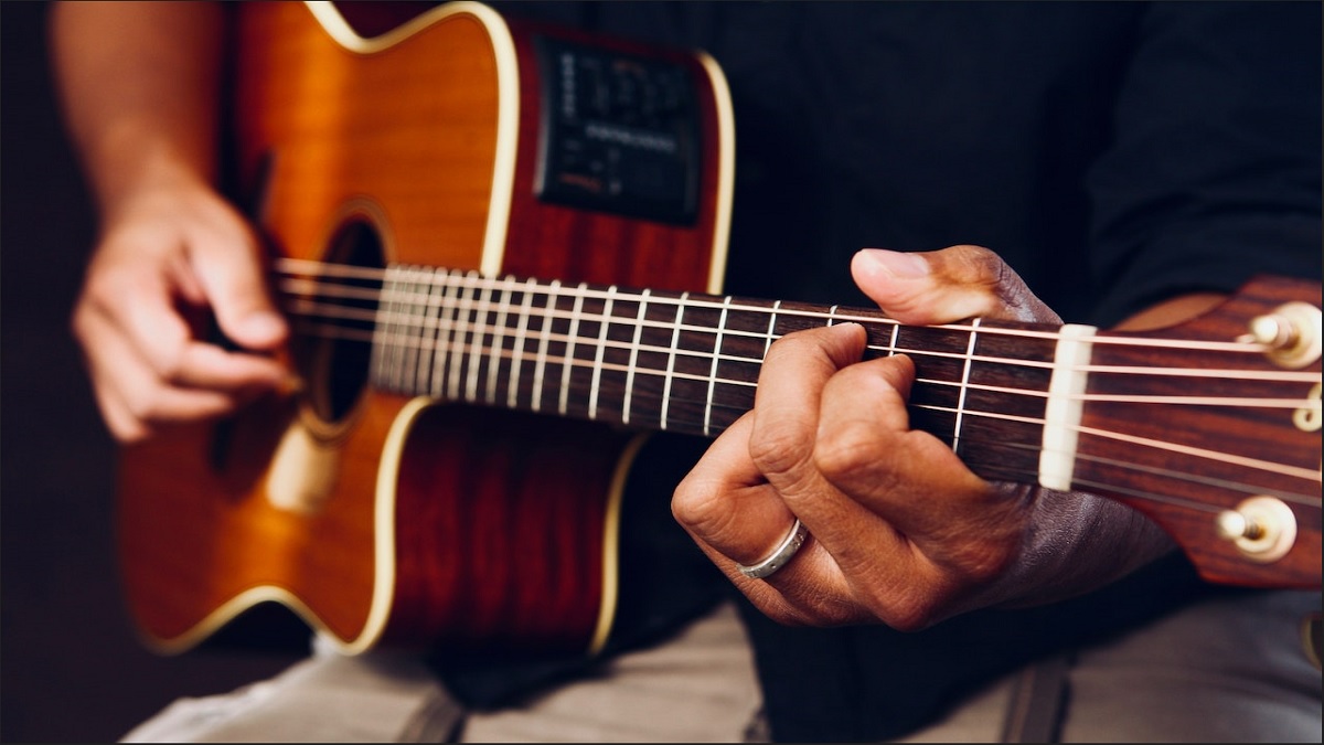 10 Best Guitars In India: Create Melody Sound Texture By Tuning With The Finest Strings 